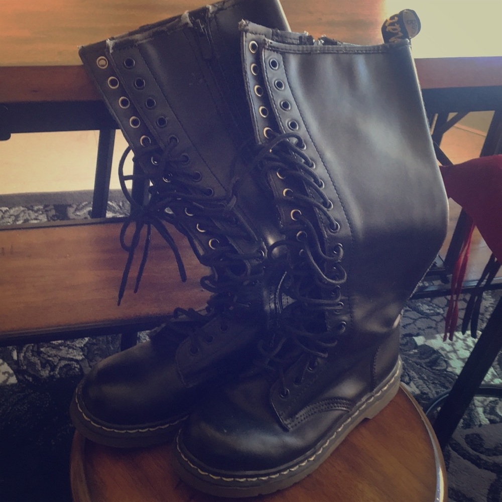 20 home Dr. Martin Boots size 7 in women’s